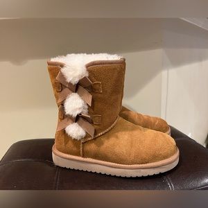 Koolaburra by UGG Victoria Short (Chestnut Boots)